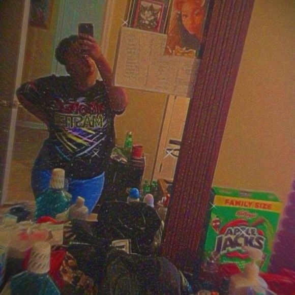 Profile Picture of Danavia Regular (@danaviaregular) on Poshmark