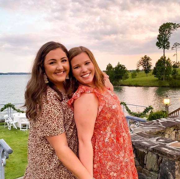 Profile Picture of Mollie Etheridge (@mollieeeee_98) on Poshmark