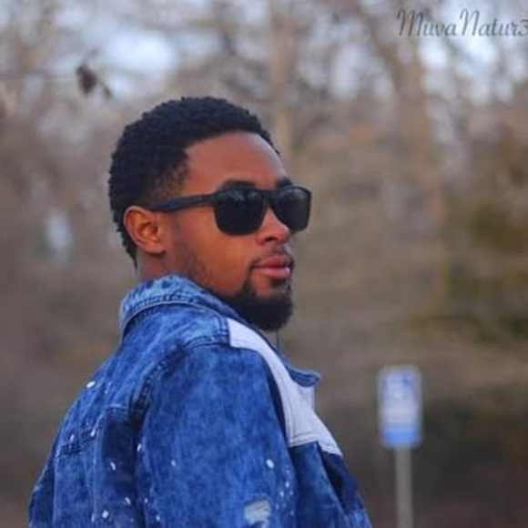 Profile Picture of Michael Ware (@michaelware1992) on Poshmark