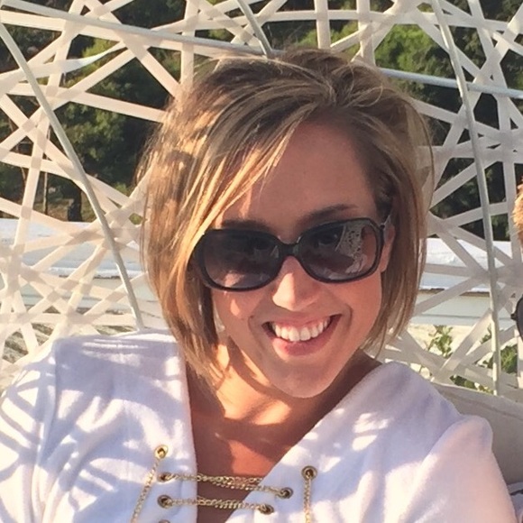 Profile Picture of Lindsey Batcher (@lindseymbw) on Poshmark