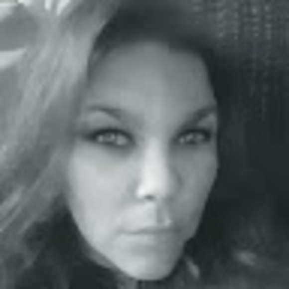 Profile Picture of Pam Hook (@pam_hook) on Poshmark