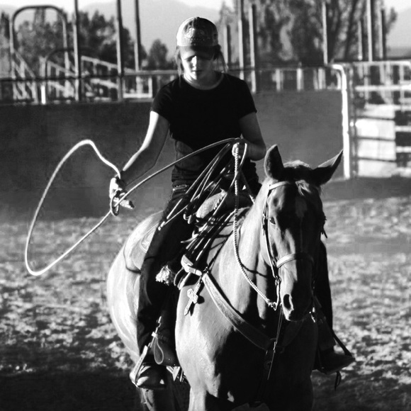 Profile Picture of Beth Damele (@bdamele) on Poshmark