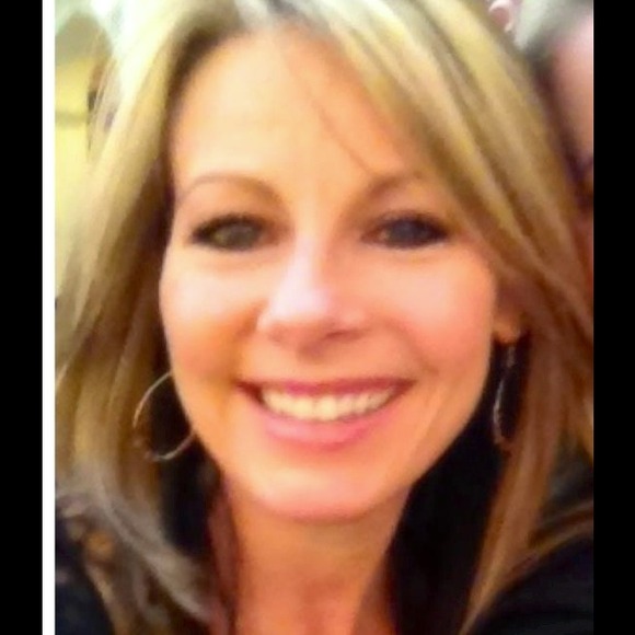 Profile Picture of Cindy Cree (@irishshopeureka) on Poshmark