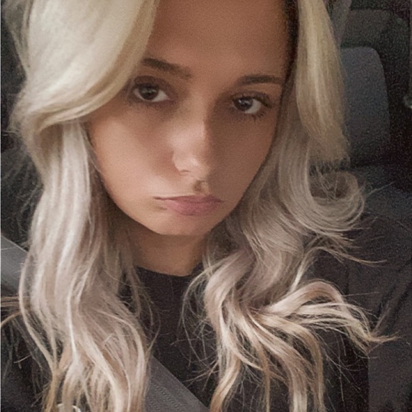 Profile Picture of Leah Onysko (@leahonysko) on Poshmark