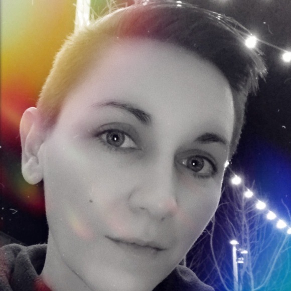 Profile Picture of Tessa Beilby (@sillowbane) on Poshmark