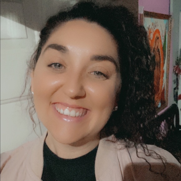 Profile Picture of Desaraye Mendoza (@desarayemendoza) on Poshmark