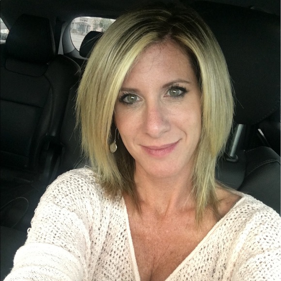 Profile Picture of Amy Schaumberg (@schaumberg1990) on Poshmark