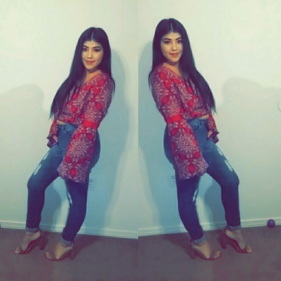 Profile Picture of Jacqueline Mora (@jackiebabeey) on Poshmark