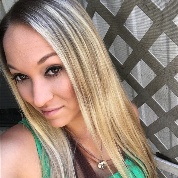 Profile Picture of Alexandrea Garrett (@pitbullmom62292) on Poshmark