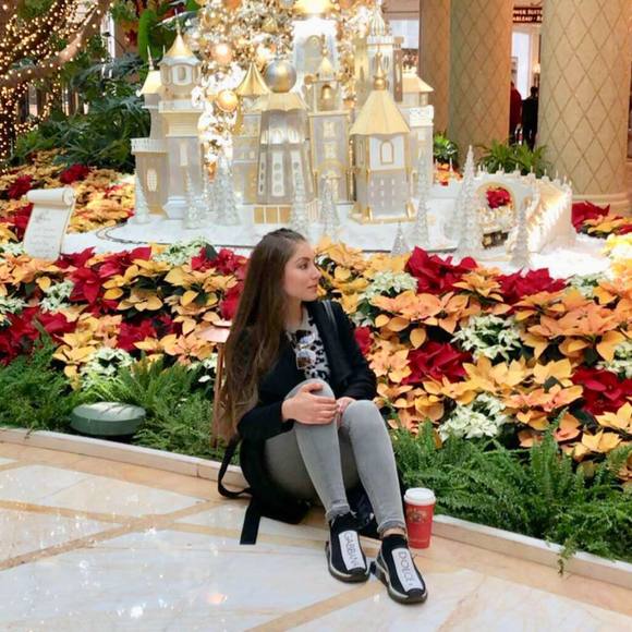 Profile Picture of Bouclè Qing (@monicute100) on Poshmark