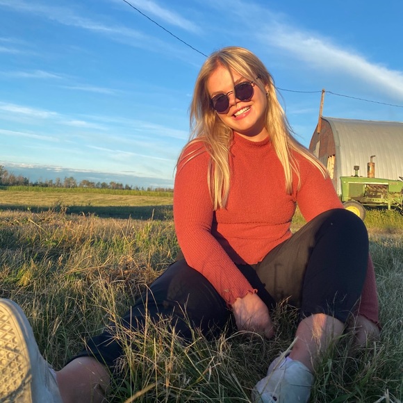 Profile Picture of Jensyn Wallan (@jensynwallan) on Poshmark