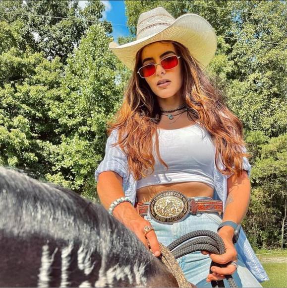 Profile Picture of Andrea Kochish (@andreakochish) on Poshmark