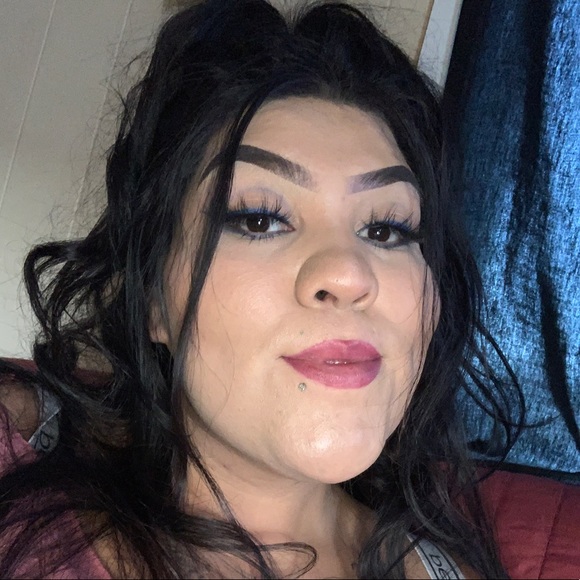 Profile Picture of Brenda Pulido (@brendapulido201) on Poshmark