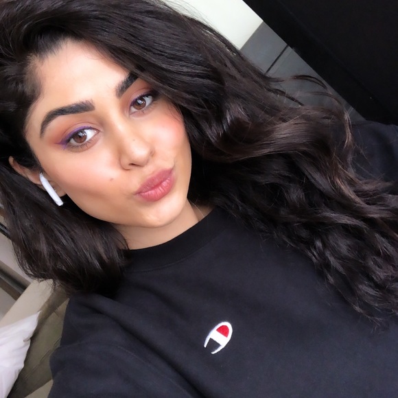 Profile Picture of Riana Singh (@rianasingh957) on Poshmark