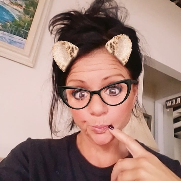 Profile Picture of Donna Devito (@notjstnails1988) on Poshmark