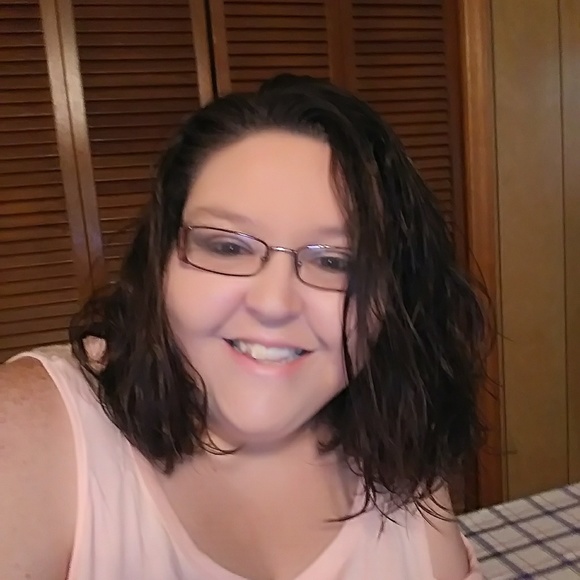 Profile Picture of Emily Craven (@momlife1945) on Poshmark