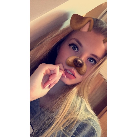 Profile Picture of Dariyan Mewhiney (@dariyanmewhiney) on Poshmark