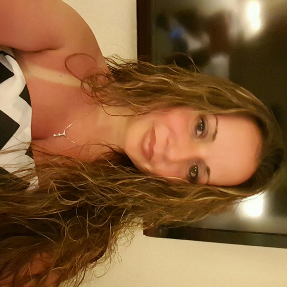 Profile Picture of Nicole Minster (@nminster) on Poshmark