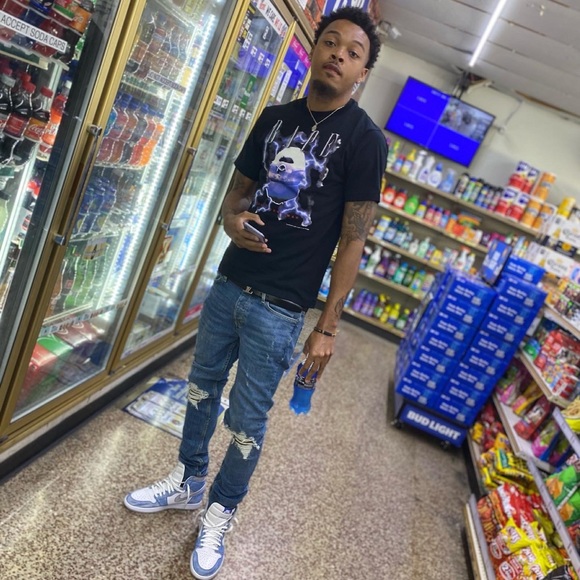 Profile Picture of Robert Glover (@__rglov) on Poshmark