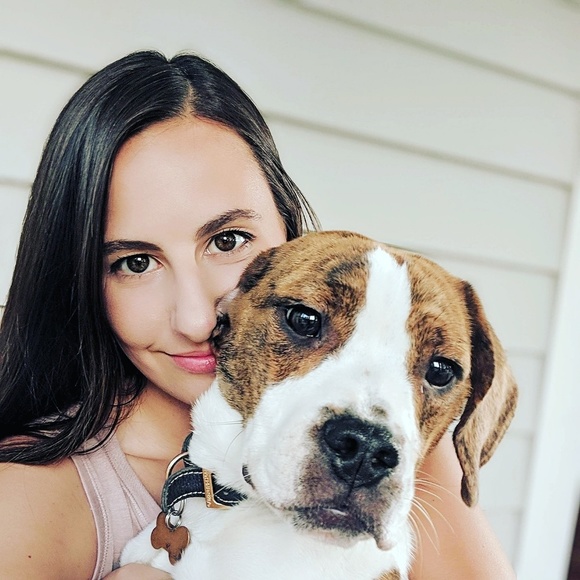 Profile Picture of Erica Larnerd (@ealarnerd) on Poshmark