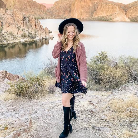 Profile Picture of Caitlin Dressler (@k8lynn7) on Poshmark