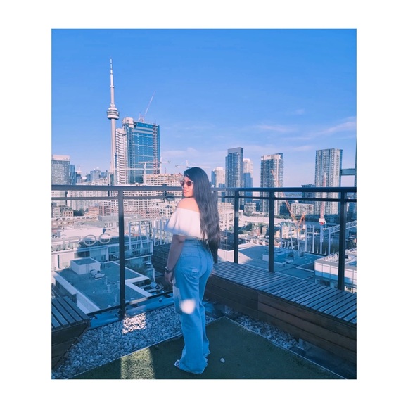 Profile Picture of P. Manelle (@manellexo) on Poshmark