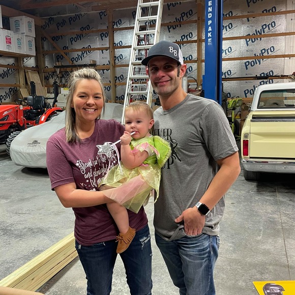 Profile Picture of Courtney Wingler (@zourtnee) on Poshmark