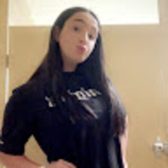 Profile Picture of Karlee Faist (@karlee100faist) on Poshmark