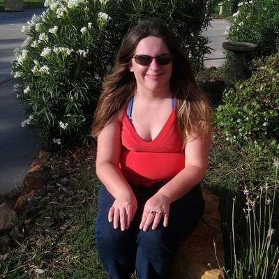 Profile Picture of Holly Elizabeth Lute (@darkfrostwoman1) on Twitter
