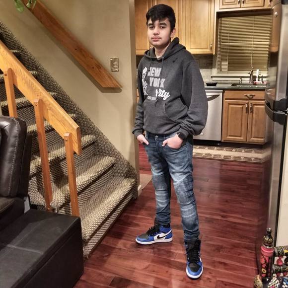 Profile Picture of Hassan Raza (@hassan_r) on Poshmark
