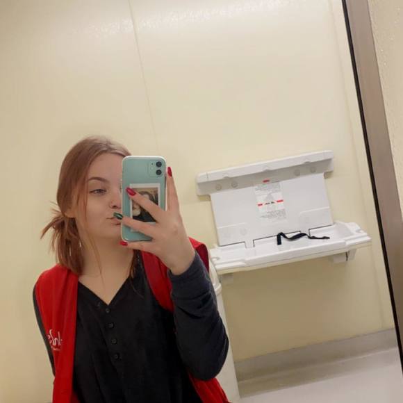 Profile Picture of Kaytlynn Ioerger (@kaytlynni) on Poshmark