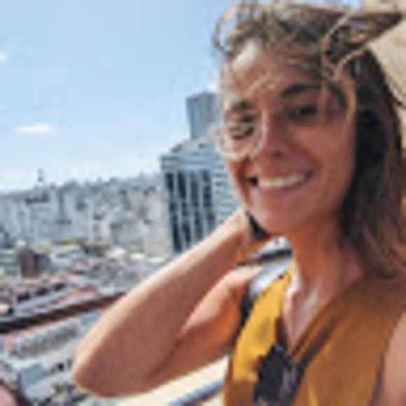 Profile Picture of Coni Paredes (@coniparedes) on Poshmark