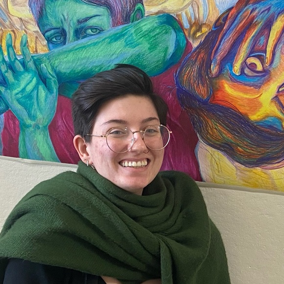 Profile Picture of Ann Wolfe (@anngogh) on Poshmark