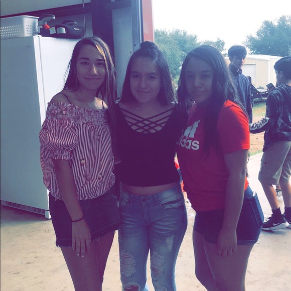 Profile Picture of Alexia Suarez (@alexiasuarezz) on Poshmark