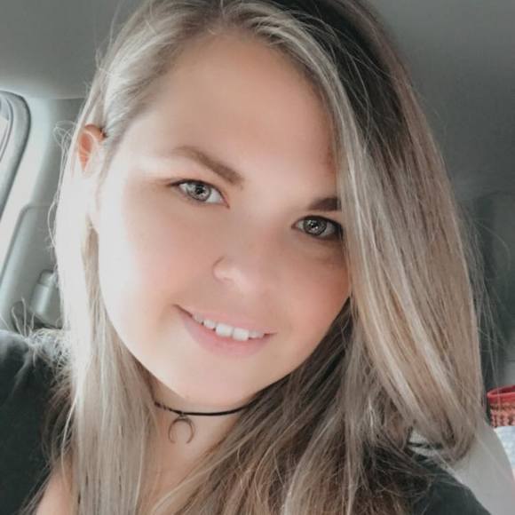 Profile Picture of Aryn Kestel (@parkslane) on Poshmark