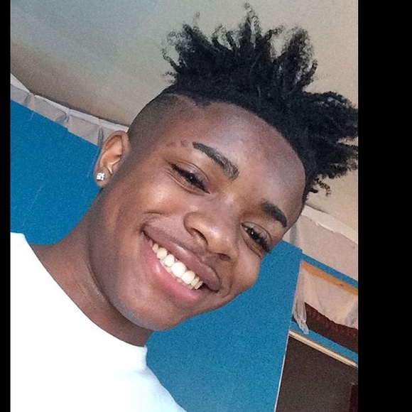 Profile Picture of Adam Avery (@aavery456) on Poshmark