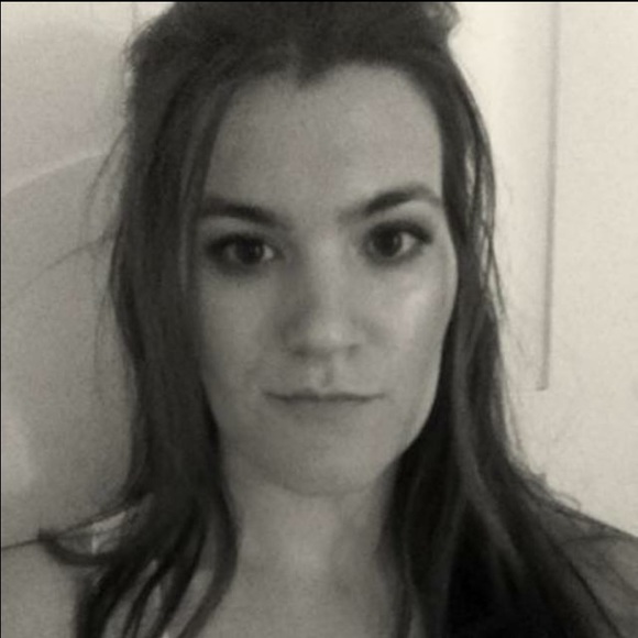 Profile Picture of Victoria Niederhoffer (@bridgetflower) on Poshmark