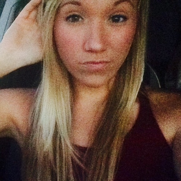 Profile Picture of Bri Gillooly (@brigillooly) on Poshmark