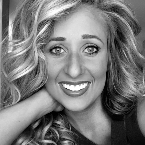 Profile Picture of Heather Schell (@hns2134) on Poshmark