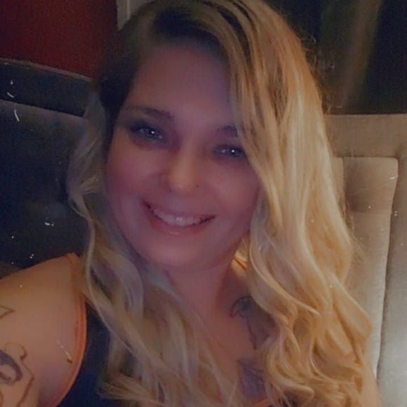 Profile Picture of Crystal Brayman (@crystalbrayman) on Poshmark