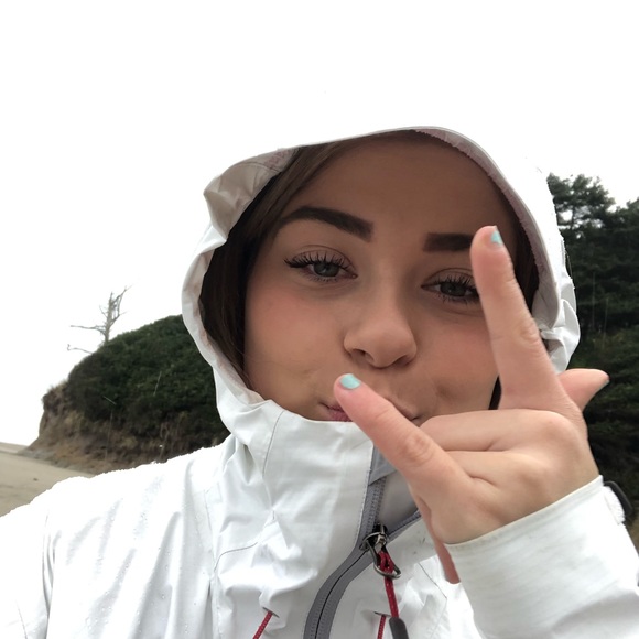 Profile Picture of Amanda Whetten (@amandawhetten) on Poshmark