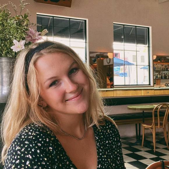 Profile Picture of Brenna Quinn (@brennaaaa24) on Poshmark