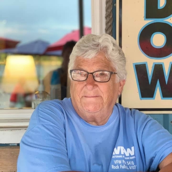 Profile Picture of Lorrie Leopard (@lorrieleopard) on Poshmark