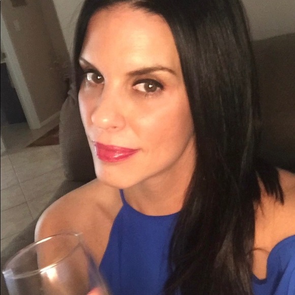 Profile Picture of Nancy Healy (@nancyhealy760) on Poshmark