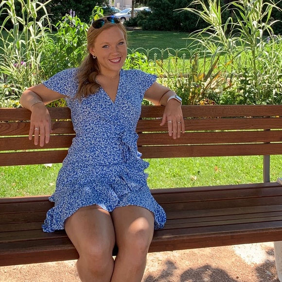 Alexis Duda - Poshmark Profile Picture of Alexis Duda (@alexisnduda) on Poshmark