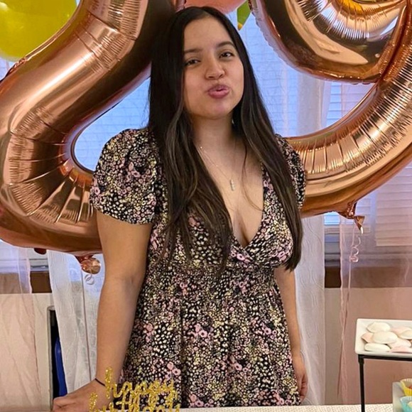 Profile Picture of Brittany Menoscal (@bmenoscal) on Poshmark