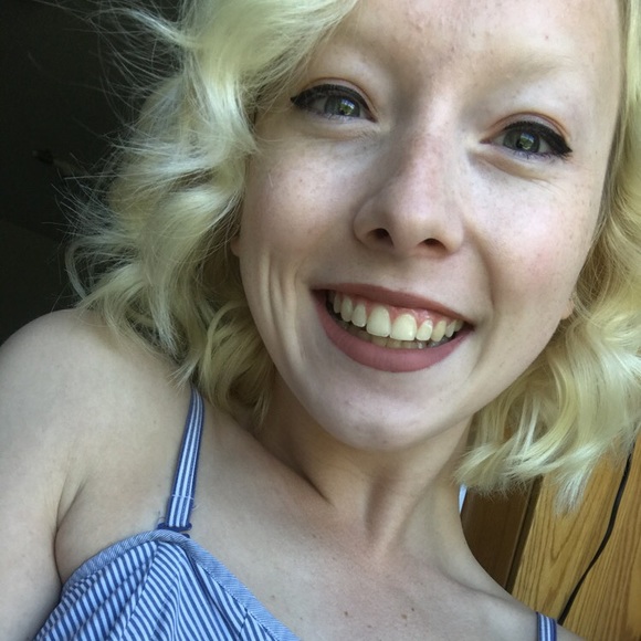 Profile Picture of Violette Canelli (@vcanelli) on Poshmark