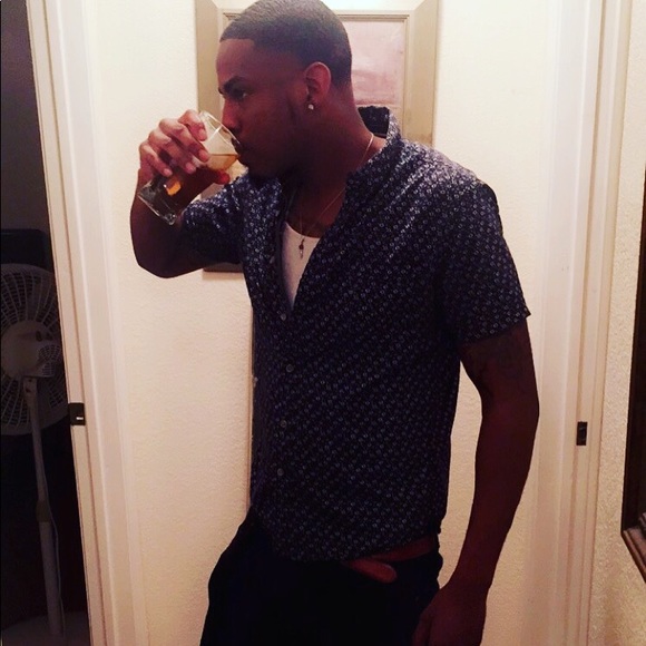 Profile Picture of Chris Thornton (@christezzy) on Poshmark