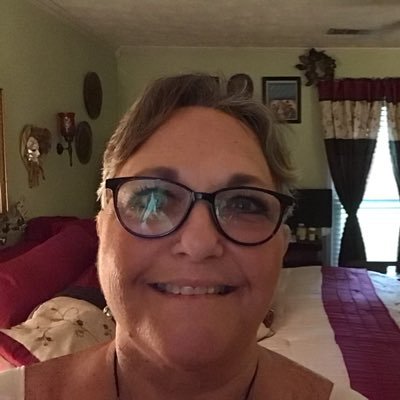 Profile Picture of Sharon Fitzgeraldon Twitter