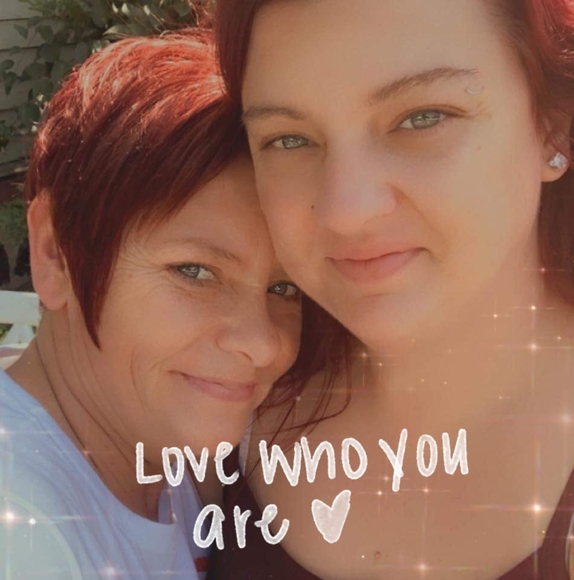 Profile Picture of Lisa Yates (@yateslisa43) on Poshmark